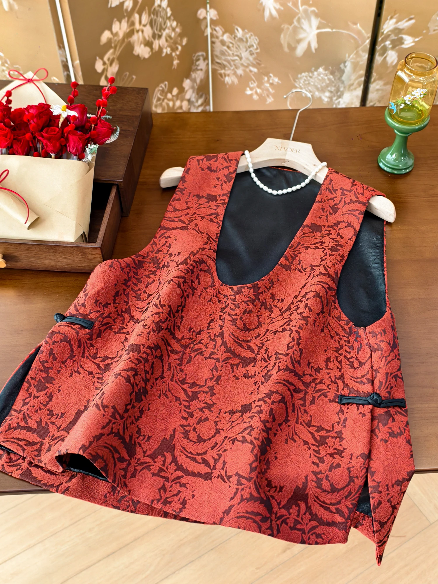 

New Chinese Sle Women's Vest Year's Clothing Series Embroidered Silk Brocade Side Button U-Ne Loose Fit Floral Pattern