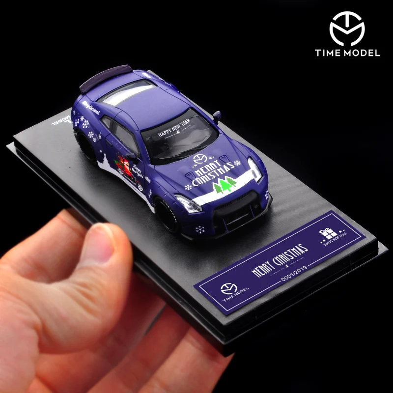 

TimeMicro1:64 Nissan GTR R35 Christmas Edition low tail purple simulation alloy car model