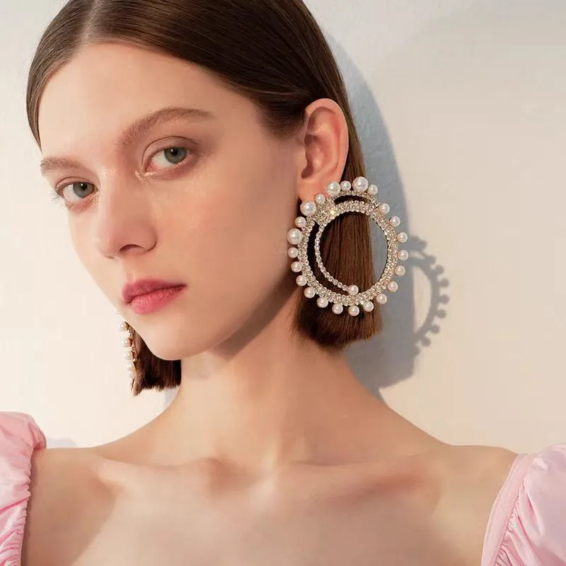 

Fashionable Luxury Pearl And Rhinestone Hoop Earrings for Women Unique Personality Daily Wear Party Jewelry Accessory