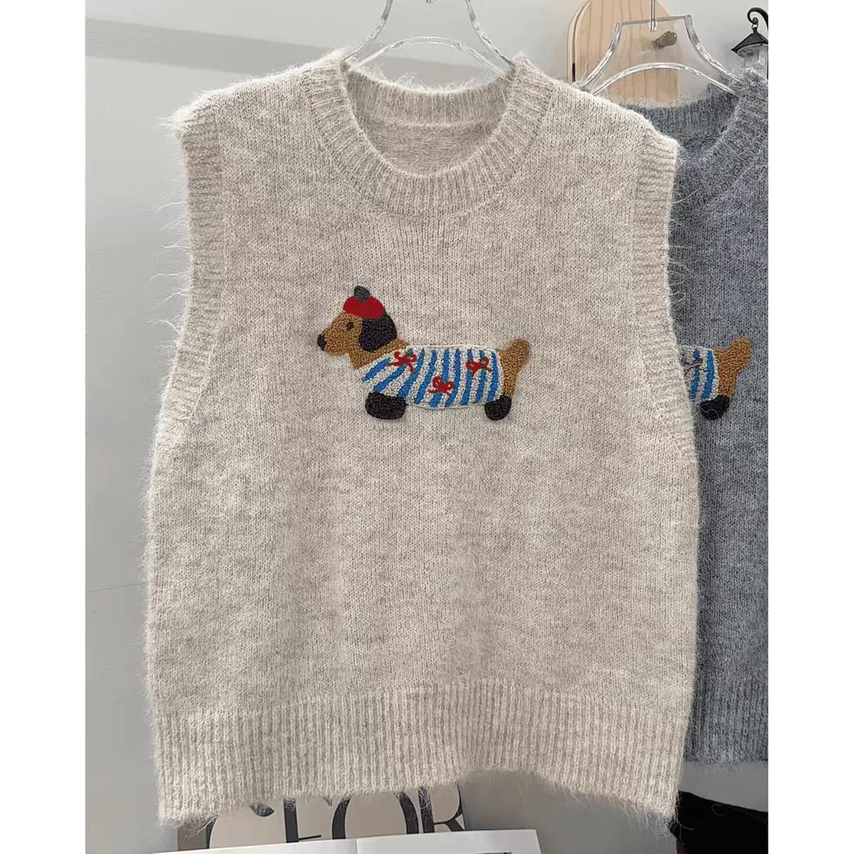 Korean Cartoon Embroidery Knitted Vest Women O Neck Sleeveless Pullover 2025 Autumn Winter Sweet Overlap Waistcoat Sweater Tops