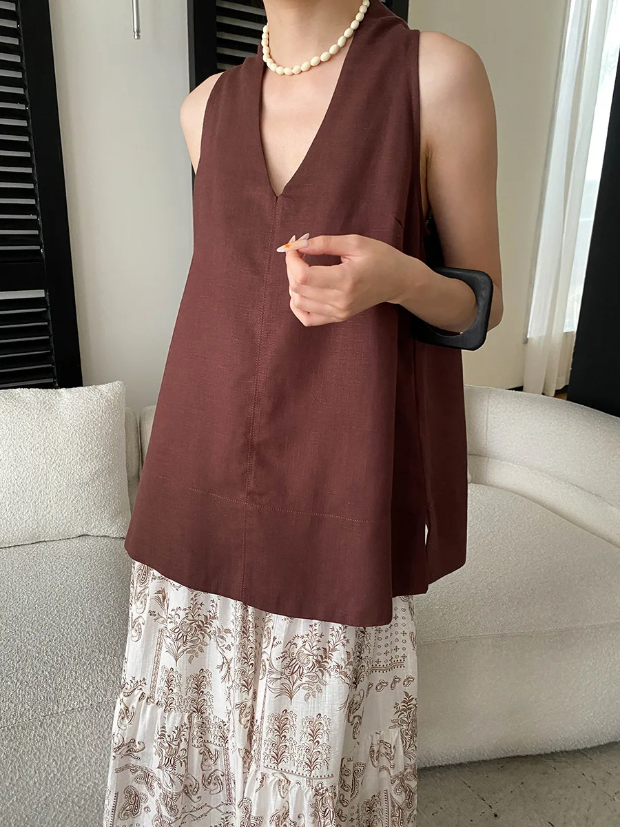 Sommerliche Damen-Weste in unifarbenem Design mit V-Ausschnitt und lockerem Schnitt ohne Ärmel. – Detail 9