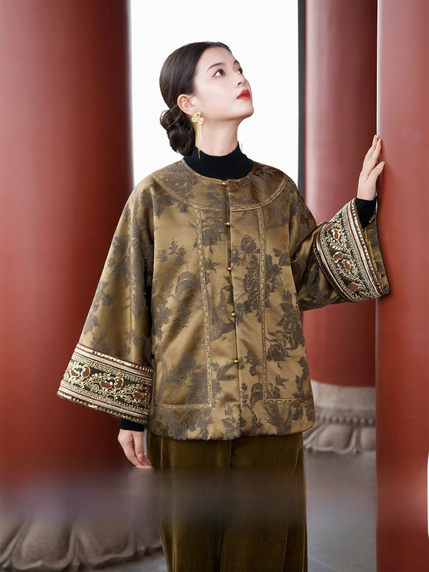 

Новое китайское шерстяное пальто для женщин с вышивкой, длинное, с круглым вырезом, на одной пуговице, с длинными рукавами