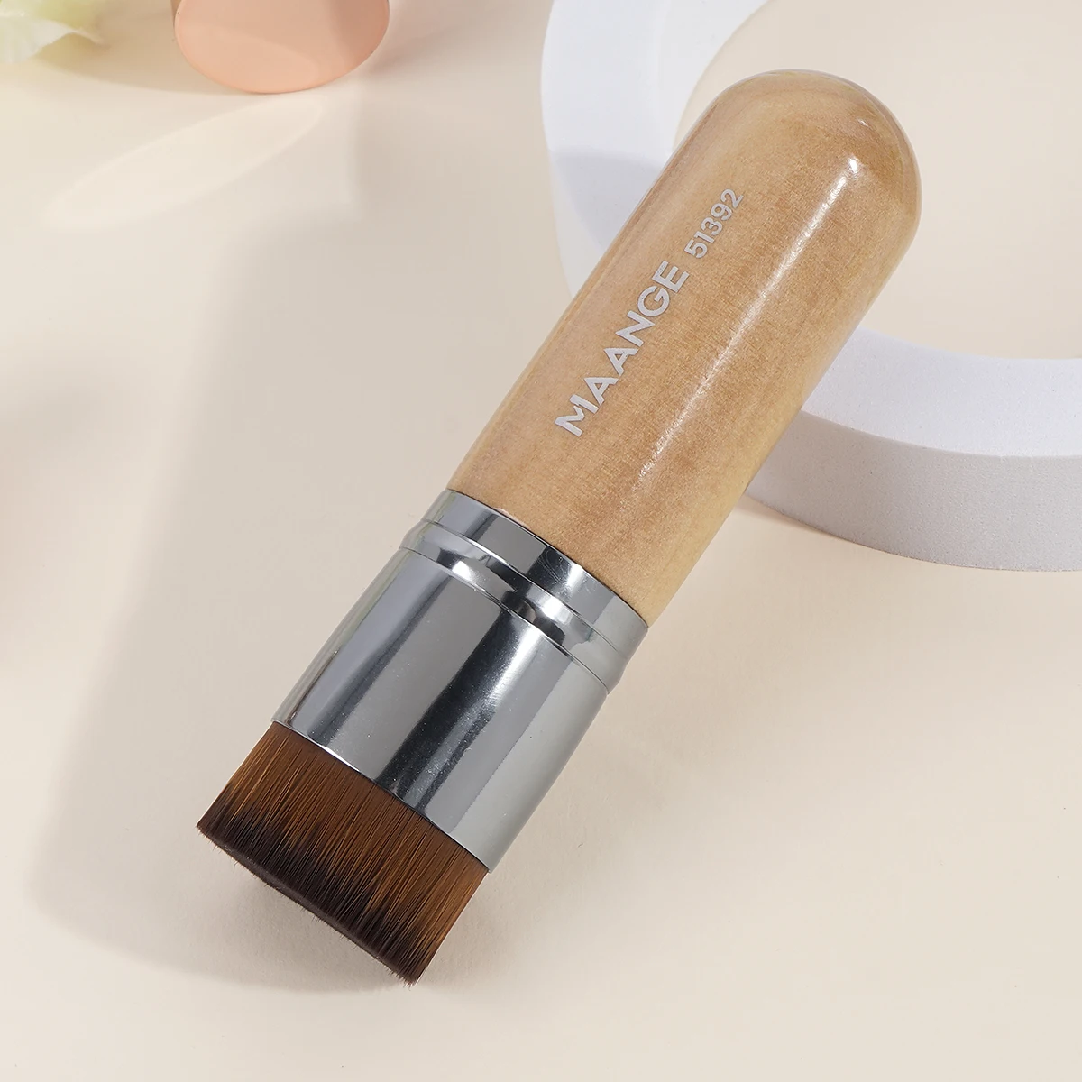 MAANGE 1PCS Foundation Brushes Face Powder Contour Concealer Blush Brush Wood Flat Round Fluffy Brush for Liquid Cream