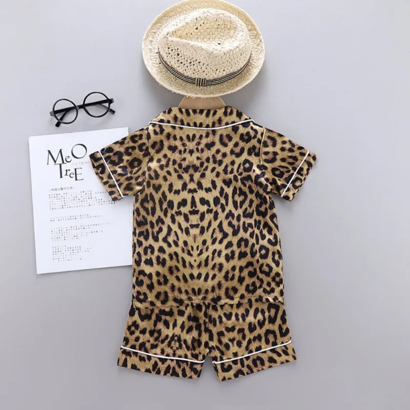 Boys Girls Kids Pajamas Sets Leopard print Short Sleeve T-Shirt with Pants Toddler Children Sleeping Clothes Pijamas Sleepwear