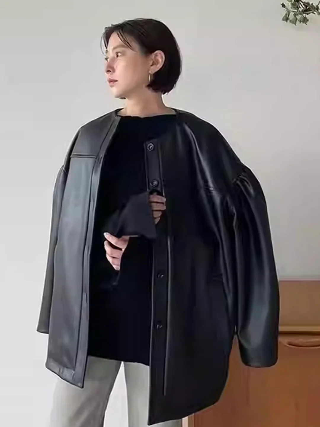 

Женская кожаная куртка свободного кроя с круглым вырезом и длинными рукавами, повседневная, универсальная, весенняя, модная верхняя одежда на одной пуговице