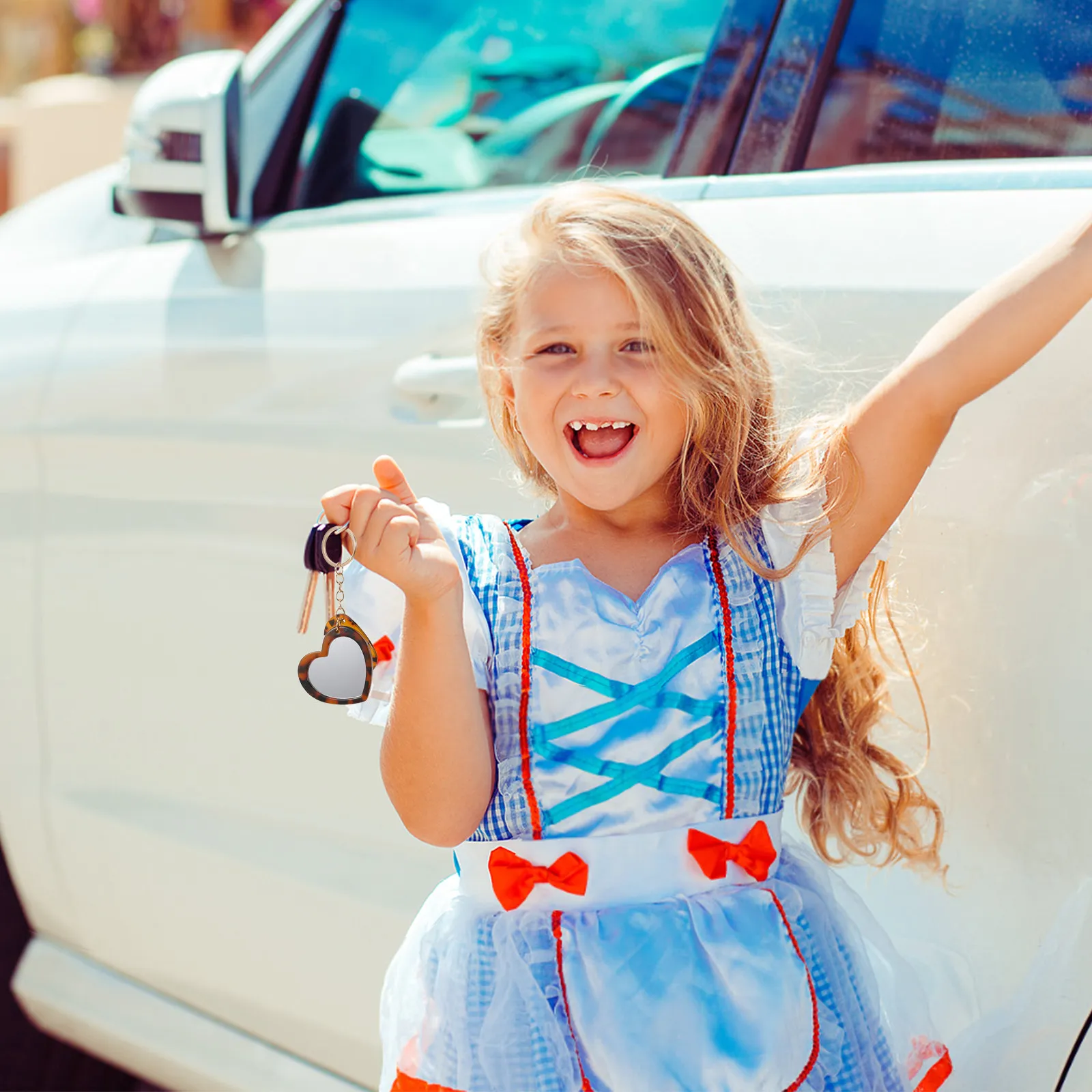 

2 комплекта зеркальных брелоков в форме сердца, компактное дорожное зеркальце для макияжа, портативное карманное зеркало, мини-расческа для подростков