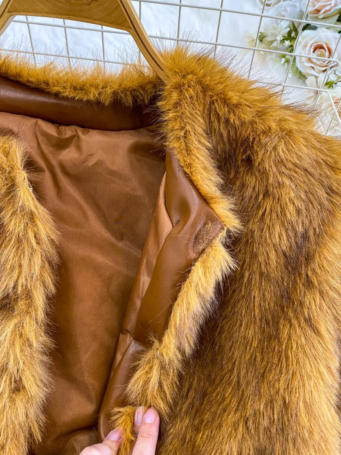 معطف بياقة جلدية من الفرو البني للنساء للشتاء من فرو العمل الثقيل ذو مظهر شبابي ملابس خارجية مستديرة Ne ort للتنقل Sle