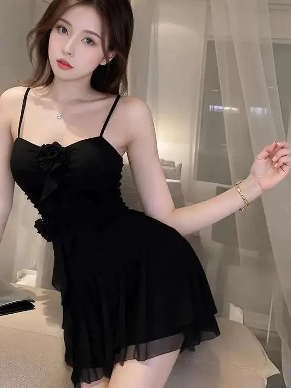 الكورية الصيف أسود أبيض أنيق تكدرت حافة مطوي فستان قصير خمر المرأة الوردي أكمام عارية الذراعين فستان حلو صغير VVL2