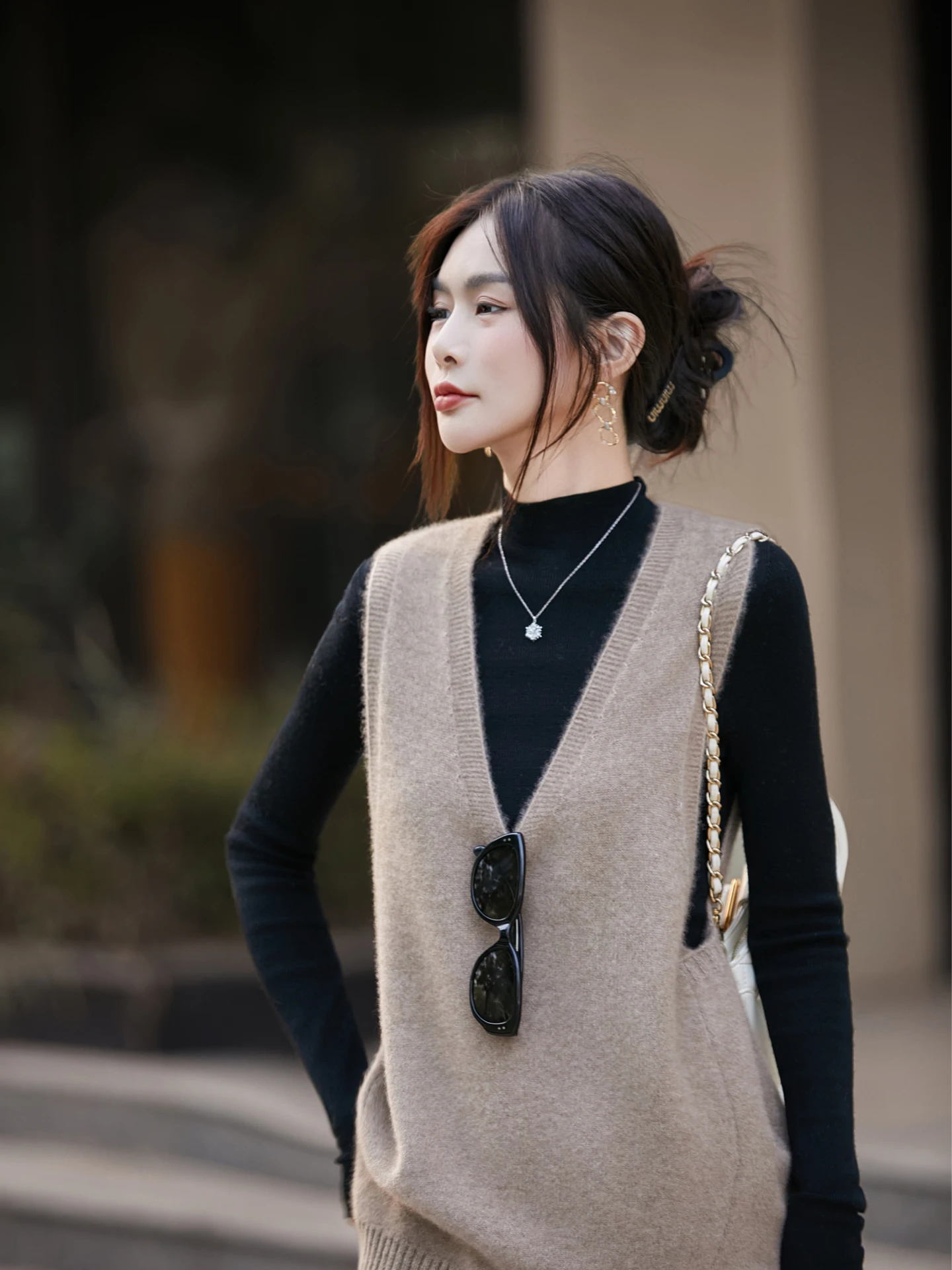 

Chic Autumn Winter Women’s Wool Vests Pullover Deep V-neck Sleeveless Sweater 100% Merino Wool Knitwear Waistcoat Loose Tops