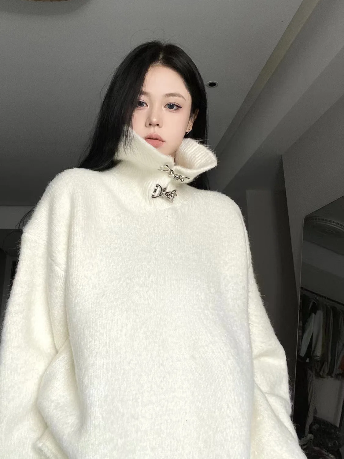 

2024 Autumn Winter New Women Lapel Metal Buckle Knitted Sweater Oversized Design sense Long Sleeves Solid Pullover Unisex Street