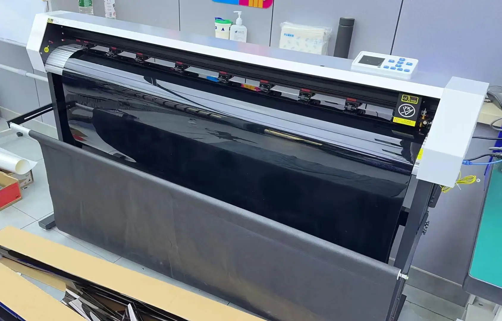 PPF Cutting Plotter 1.6m Automotive Vinyl Package Cutting Machine  Color Film with Modeling Software