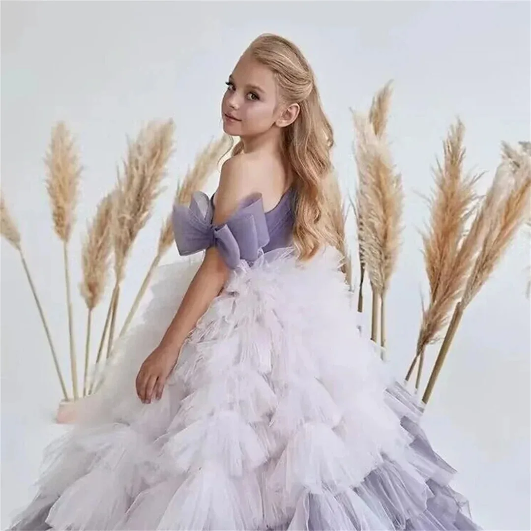 Maßgeschneiderte lila Blumenmädchenkleider für die Hochzeit, geschichtet, eine Schulter, Erstkommunion, Kindergeburtstag, Partykleid, Partykleid