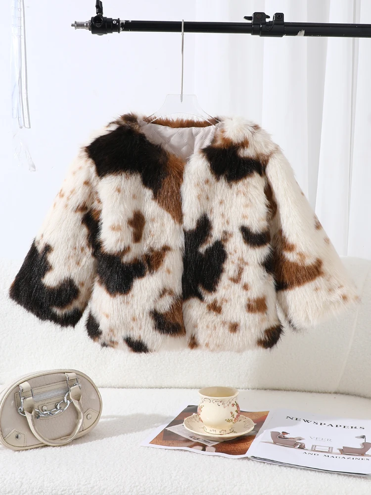 【Eco-Friendly Mink Fur Children's Outerwear】New Autumn and Winter Children's Faux Fur Coat, Featuring Top-Grade Synthetic Fur and Luxurious High-Low Texture Mink Craftsmanship, Offering a Light Luxury Feel Like Natural Fur The Fluffy and Delicate Texture Combines with Artistic Tie-Dye Colors, Making It Versatile and Fashionable. Special Thickened Thermal Lining, Thoughtfully Designed Invisible Safety Pocket, Combining Both Style and Warmth. An Eco-Friendly Plush Coat That Will Make Your Child Fall in Love!