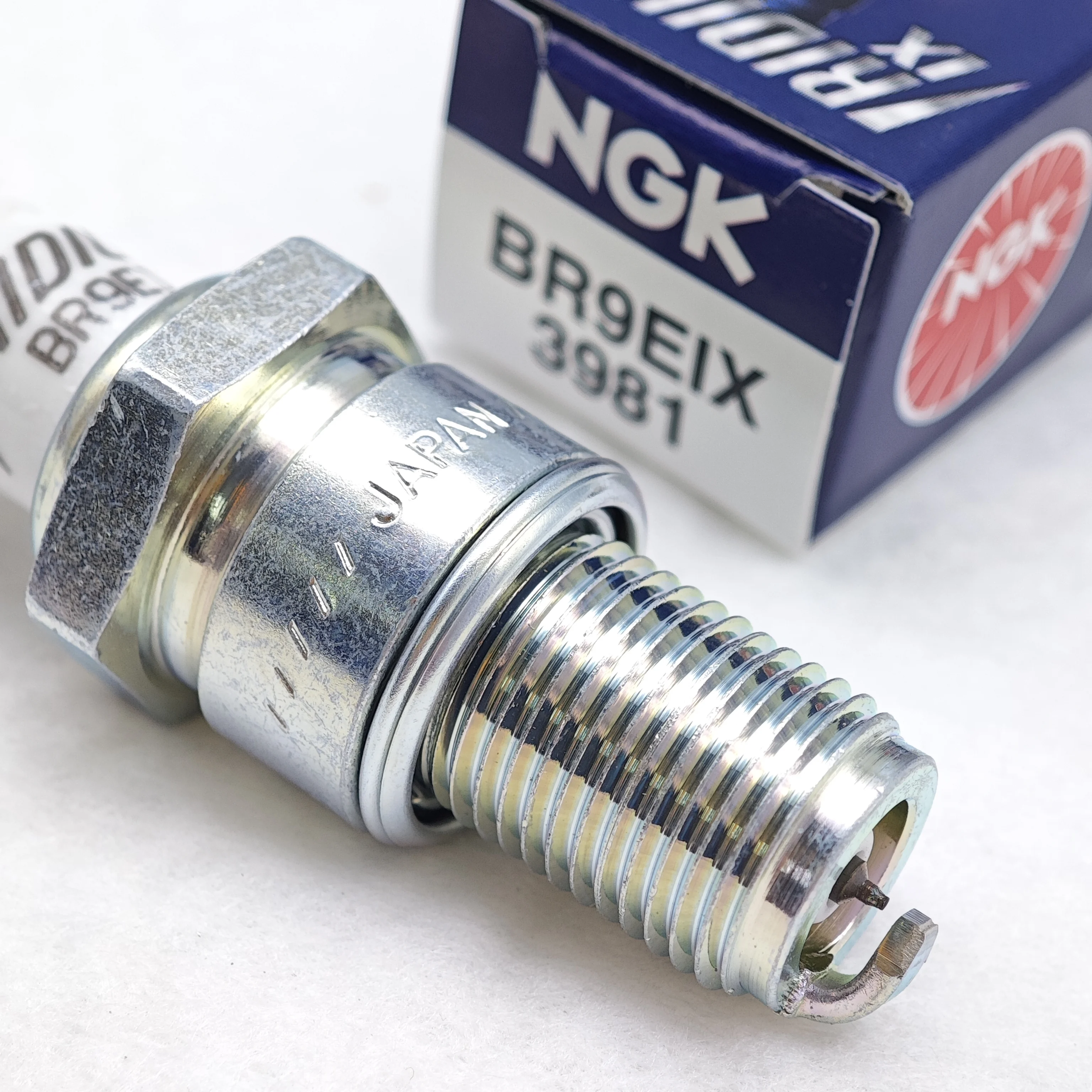 1pcs BR9EIX 3981 NGK Iridium IX Spark Plug Upgrade BR9ES B9ES