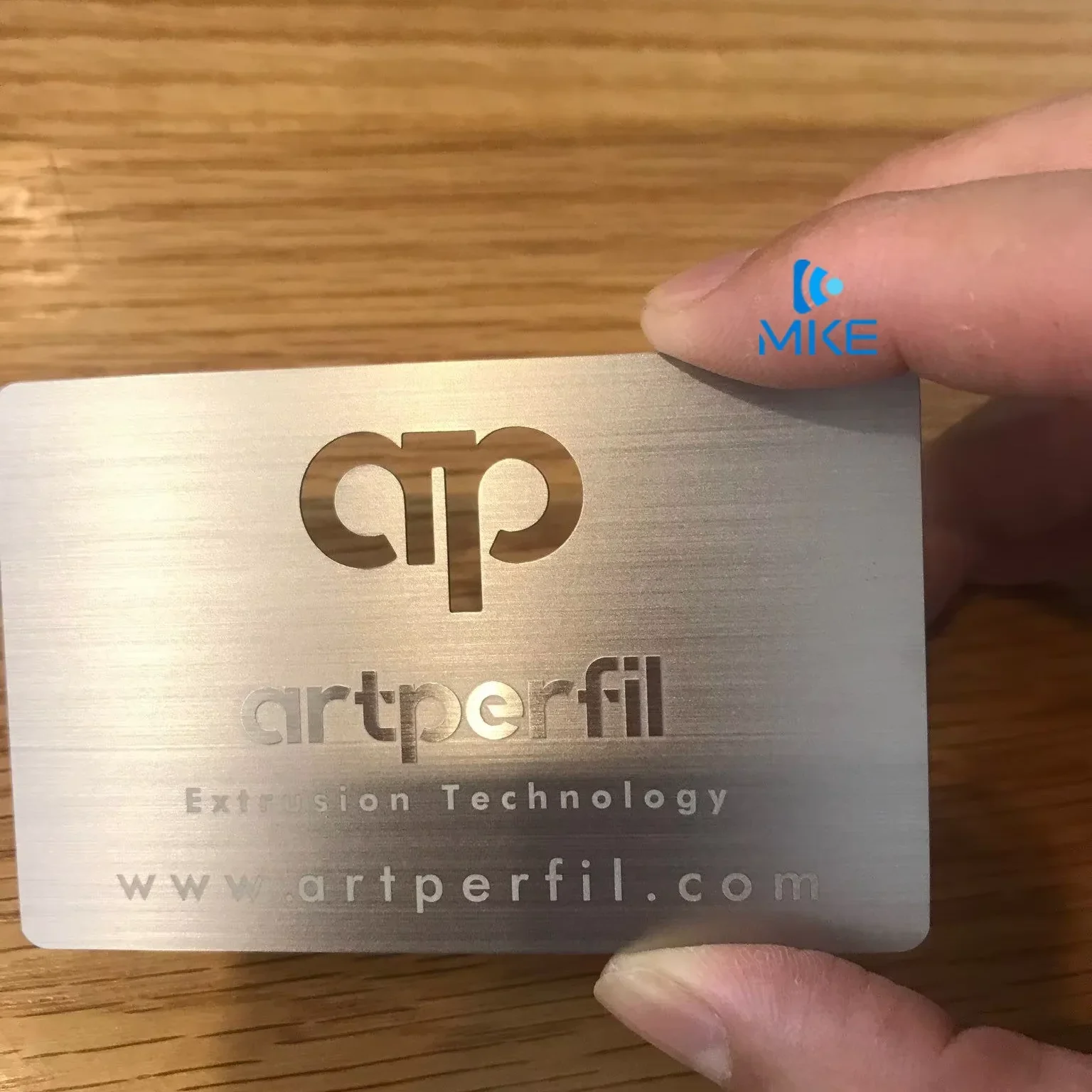 

Матовое серебро с тиснением вырезом, бизнес-подарок, членство, свадебные металлические карты