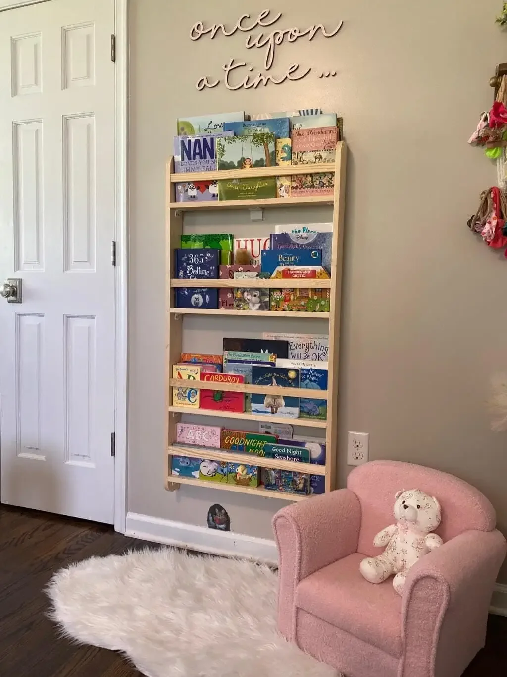 Solidwood Wall Mounted Montessori Kids Bookshelf, 4 Tier Book Display for Children Bedroom, Nursery Furniture Bookcase,