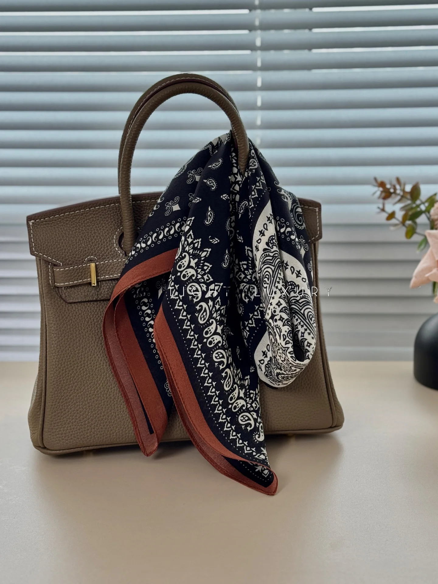 ヴィンテージスタイルピーナッツフラワーシルクスカーフ女性用高品質00％桑絹多用途65cm正方形スカーフ（全年齢対応）