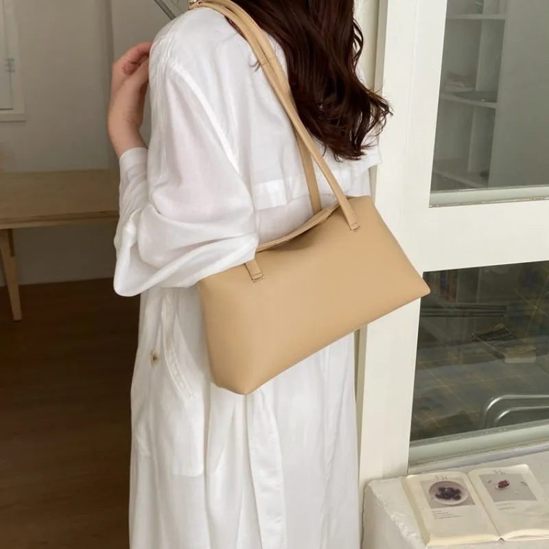 

Chic Fashionable Bag for Women Classic Elegant Collocation Soft Leather Daily Leisure and Shopping Bag