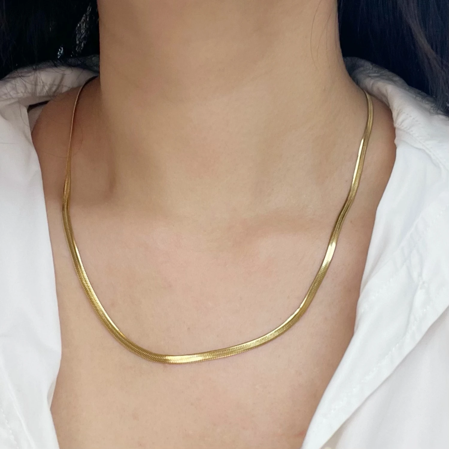 Minimalistyczny unisex naszyjnik z łańcuszkiem wężowym Choker ze stali nierdzewnej w jodełkę w kolorze złotym modna biżuteria na prezent dla niej