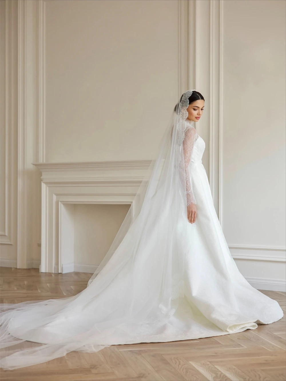 فستان زفاف من الأورجانزا الأبيض الناعم حسب الطلب كلاسيكي برقبة دائرية وأكمام طويلة زي العرائس حالمة على شكل حرف a ذيل شابيل فيستدو دي نوفيا