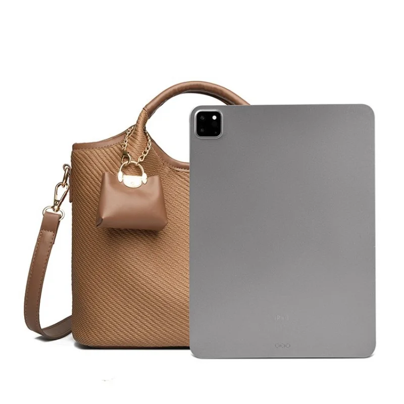 

High-End Women's Tote Bag Crafted From Rivulet-Printed Leather Featuring Trendy Famous Neat Daily Look​