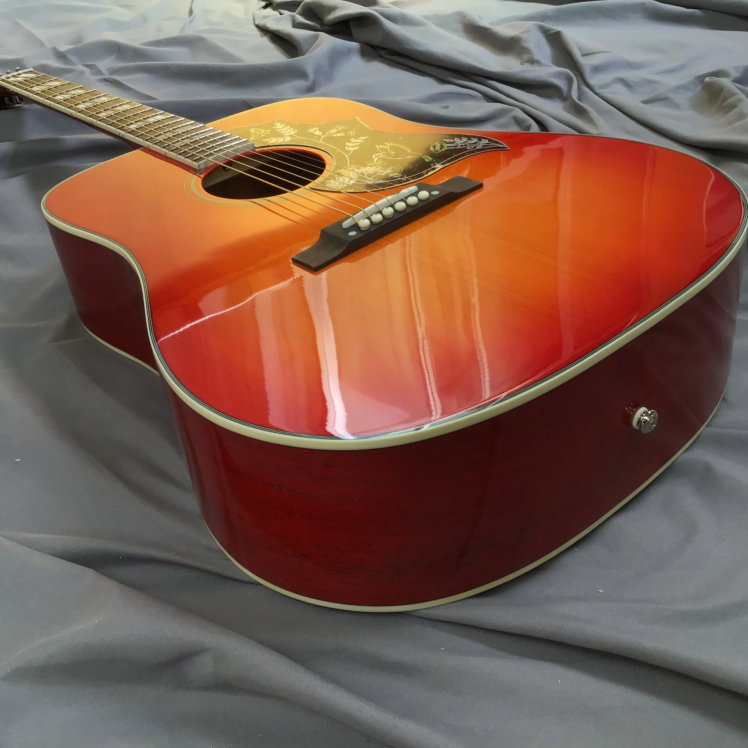 In Stock 41-inch cherry red hummingbird face acoustic guitar. Free shipping wholesale and retail guitars 6strings guitarra