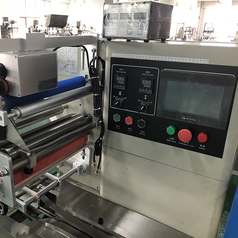 บะหมี่กึ่งสําเร็จรูปเครื่องบรรจุถุงหมอนแนวนอนอัตโนมัติอาหารขนมขบเคี้ยวเครื่องบรรจุสบู่ช็อคโกแลตสามารถปรับแต่งได้