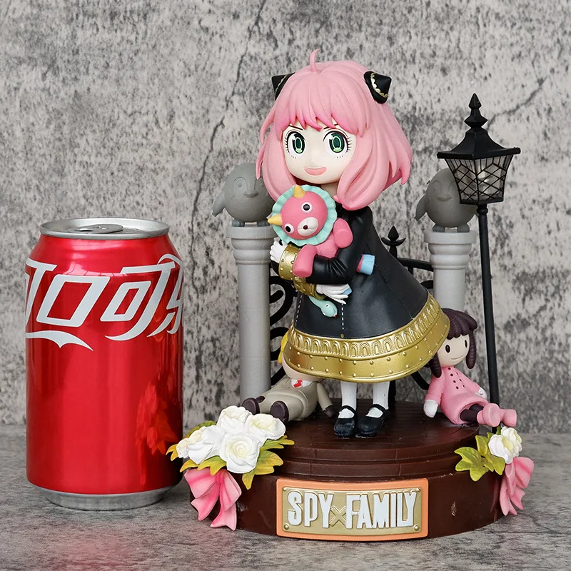 19.5CM SPY FAMILY Streetlight Anya Forger Figurines Cute Beautiful Girl Scene Anime Two-dimensional Model Ornaments Statue Gifts