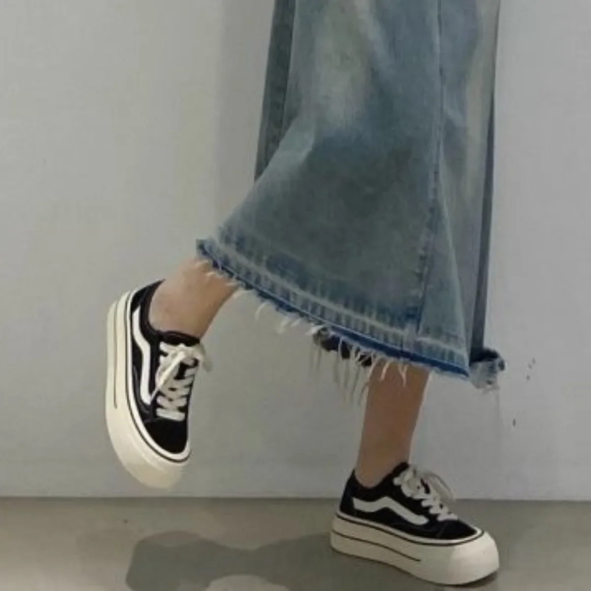 أحذية رياضية نسائية جديدة ذات نعل سميك، تصميم رفع داخلي، أحذية كاجوال مكتنزة قابلة للتنفس للارتداء اليومي في جميع الفصول