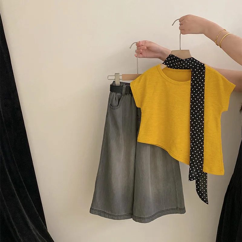 بدلة بناتي لصيف 2025 ملابس أطفال جديدة تي شيرت بناتي غير منتظم بأكمام قصيرة تي شيرت جينز فضفاض مجموعتين غير رسمية بسيطة