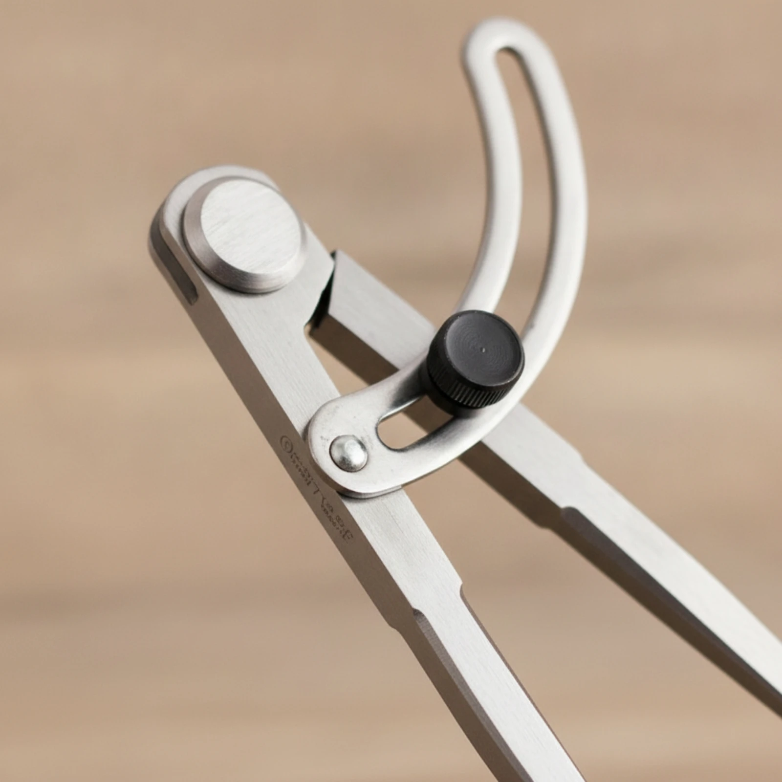 Wing Divider Stitch - Wing Divider with Locking Knob Sharp