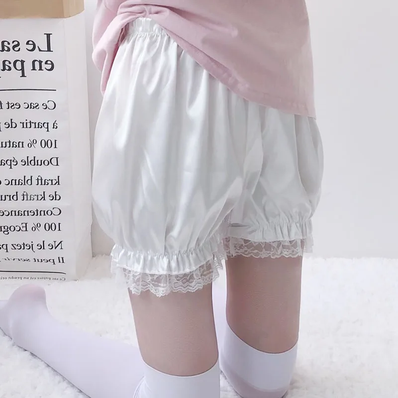 Satynowe błyszczące śliczne Lolita krótkie spodnie ochronne damskie słodkie lodowy jedwab JK Bloomers Ruffles koronkowe wykończenia majtki spodenki dyniowe Pettipants
