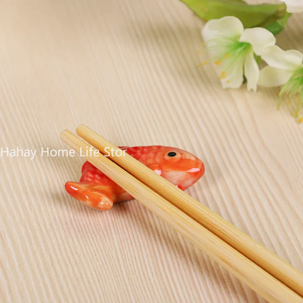 Fish-Shape Ceramic Chopsticks Holder Spoon Fork Rest Sushi Sticks Rack Shelf Chopsticks Holder Stand Rest Pillow Kitchen Utensil