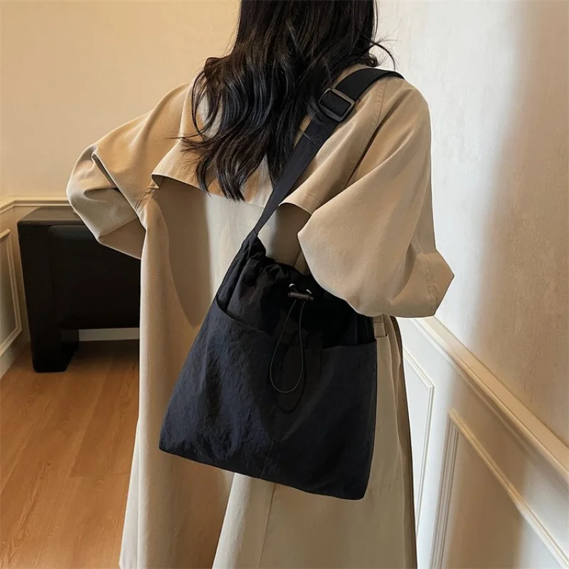 

Famous Designer Leather Women's Tote Bag Fashionable Elegant Crossbody Handbag For Ladies Chic Vintage Daily Casual Bag​