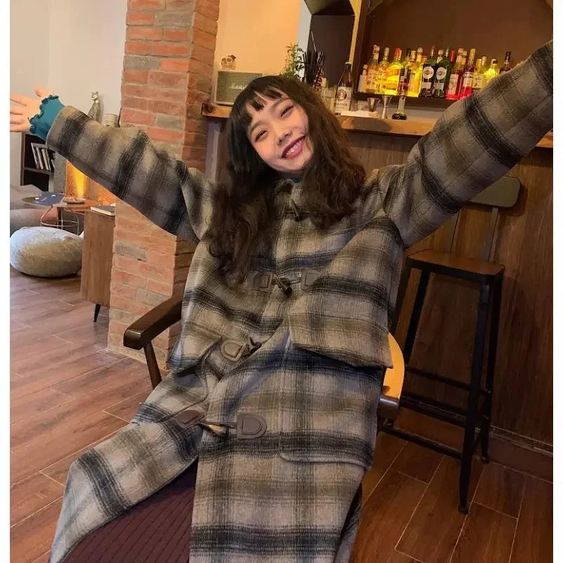 

Homemade Thickened Wool Plaid Cow Horn Button Coat 2023 Autumn/Winter New fitting Women's Retro Japanese Mid length Woolen Coat