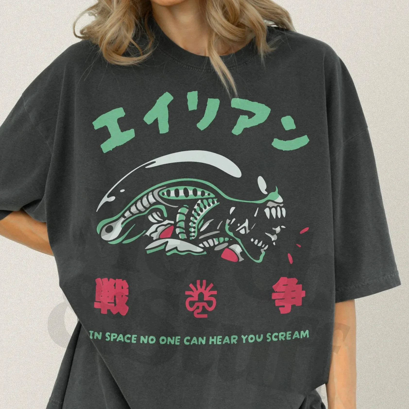 Japanese Irregular-patterned T-shirt, A Retro Irregular-shaped Face Bug Sci-fi Movie T-shirt Suitable for Both Men and Women