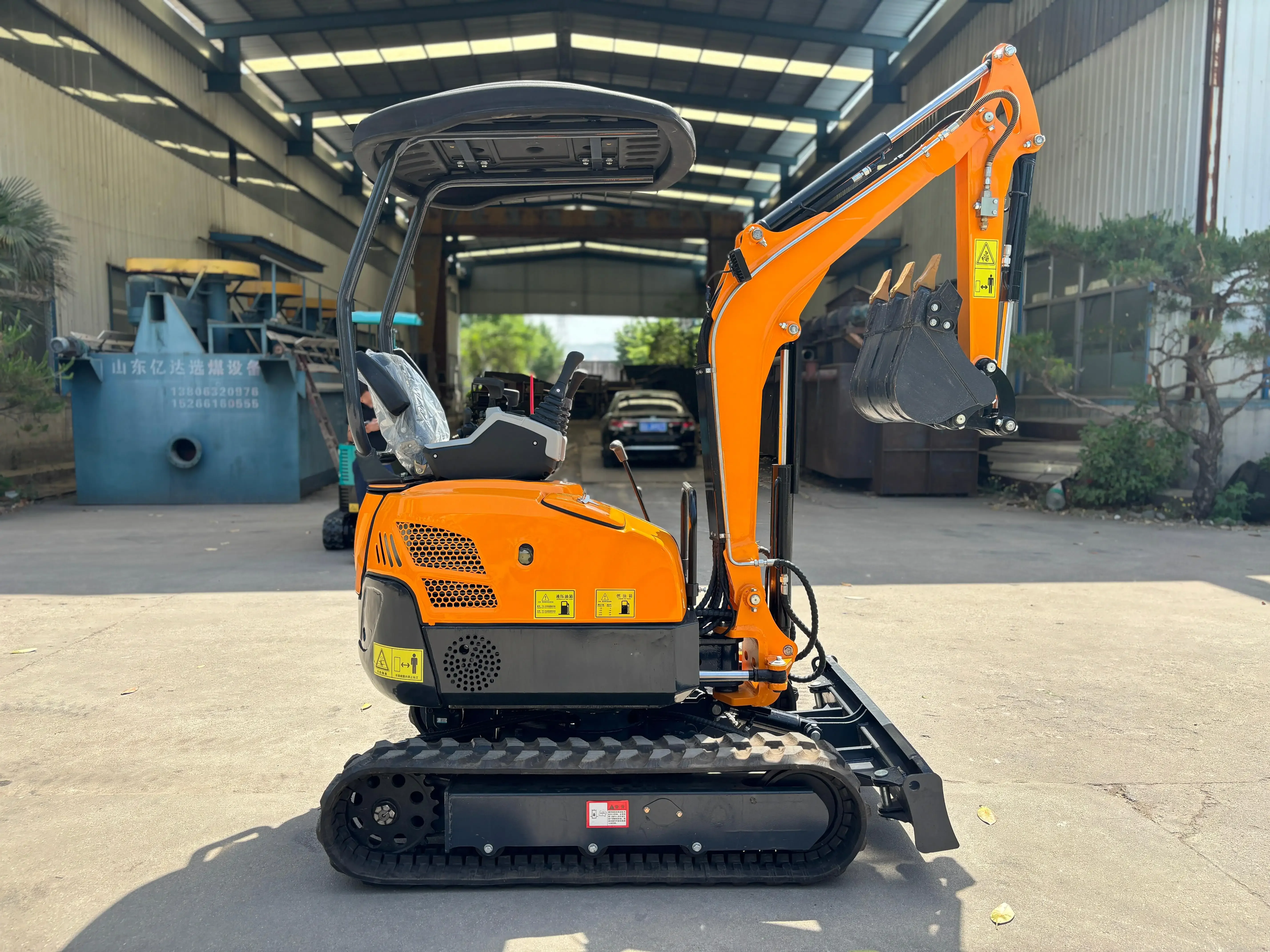 High Quality Hydraulic Tracked Crawler 1.2ton Spare Parts Mini Excavator Digger For Sale