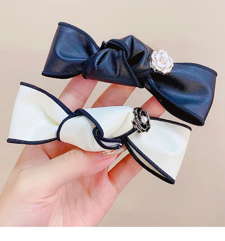 

Leather Bow Hair Clip Fresh and Sweet Lightweight and Easy To Match Playful Style Princess Temperament Jewelry