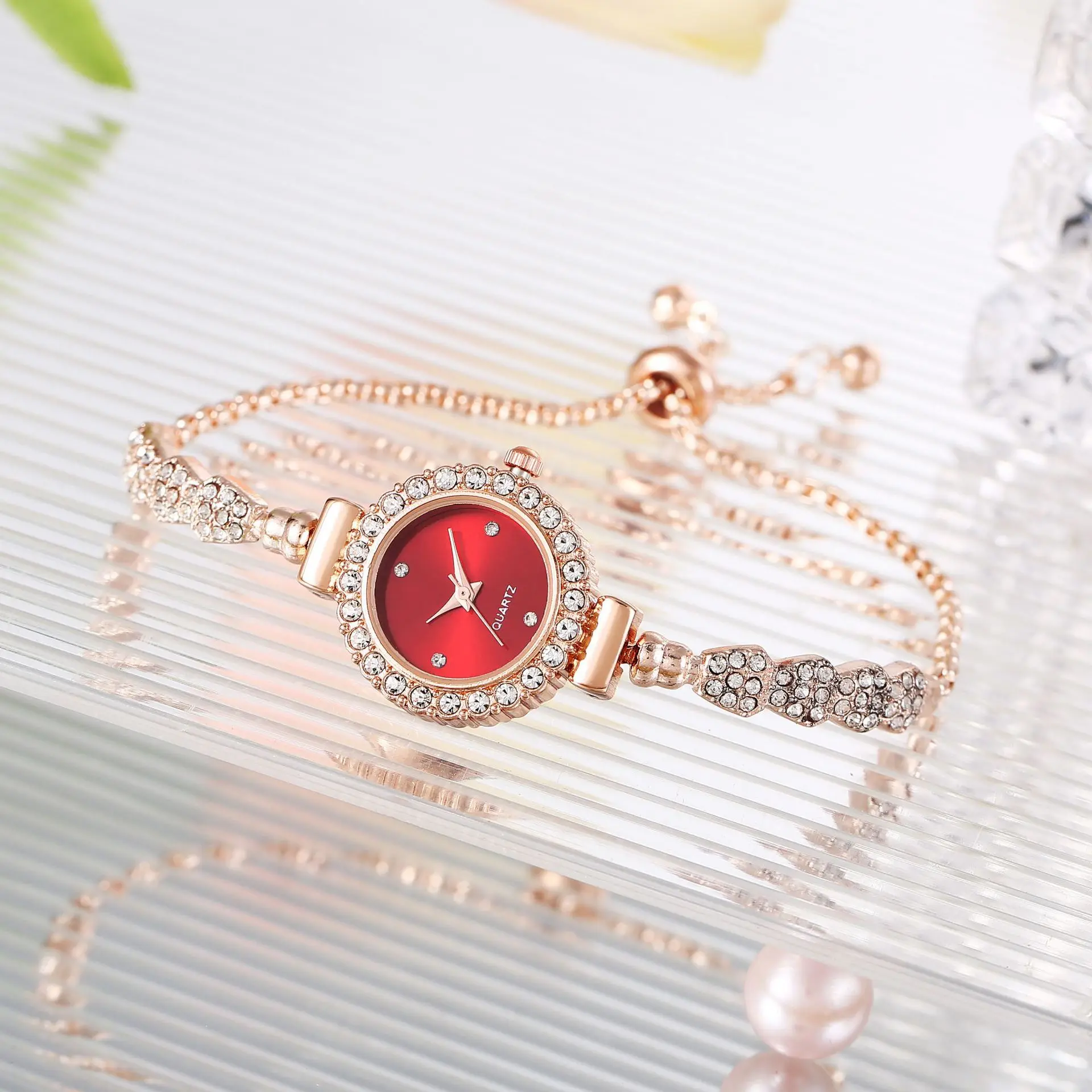 Women Crystal Diamond Watches High-End Design Easy Read Dial Shiny Bracelet Watches Wonderful Watches Gift for Women Reloj Mujer