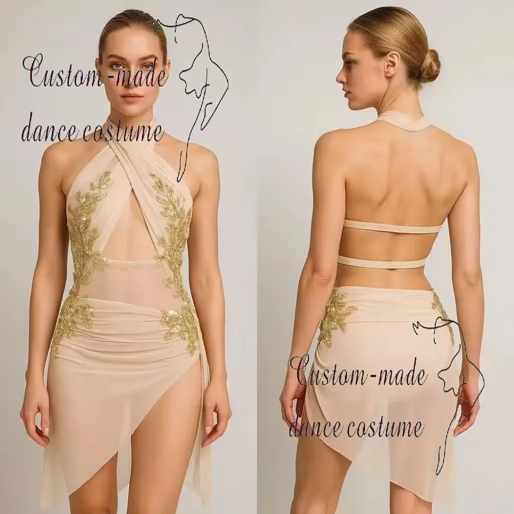 Beżowy strój taneczny na zamówienie, ozdobiony złotymi cekinami, odpowiedni na zawody sceniczne dla dziewcząt i profesjonalistów.