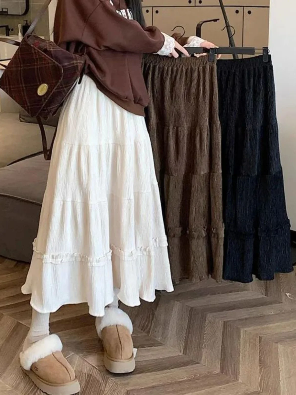 

Korean Sle Corduroy Fabric Pleated Skirt Street Sle Polyester Material Midi Skirt with Decoration of Splicing And Open St...