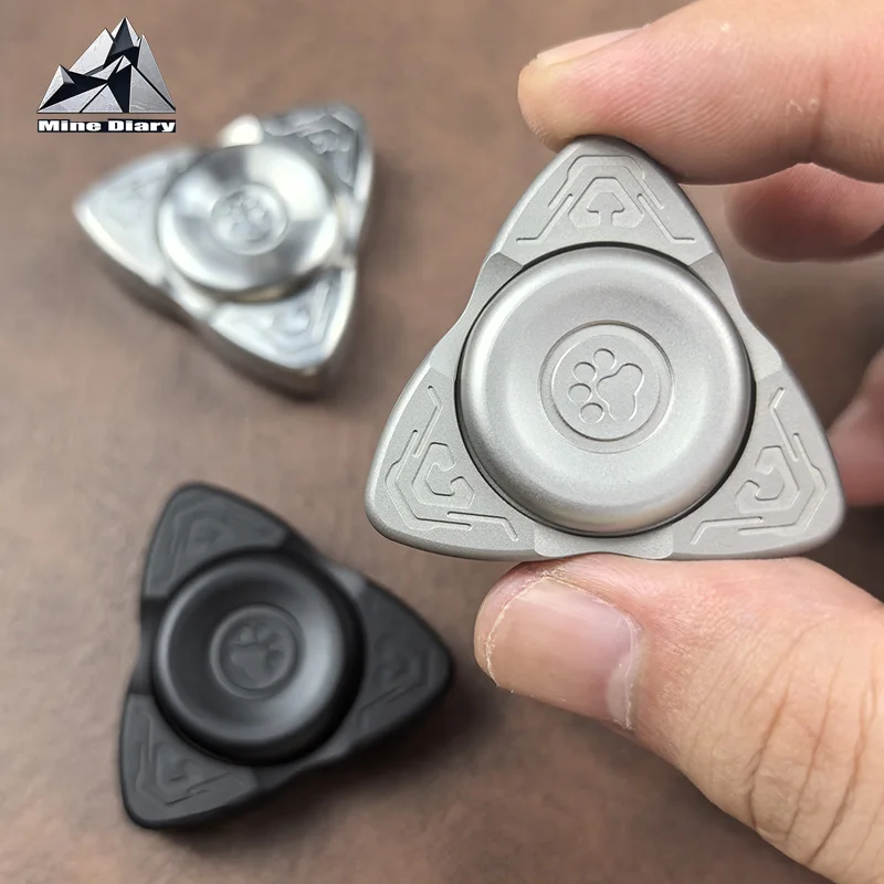 الإبداعية الكلب باو طباعة تململ سبينر الفولاذ المقاوم للصدأ EDC ثلاث صفحة الإصبع الدوران الإجهاد الإغاثة الاسترخاء لعبة ADHD تململ لعبة #1