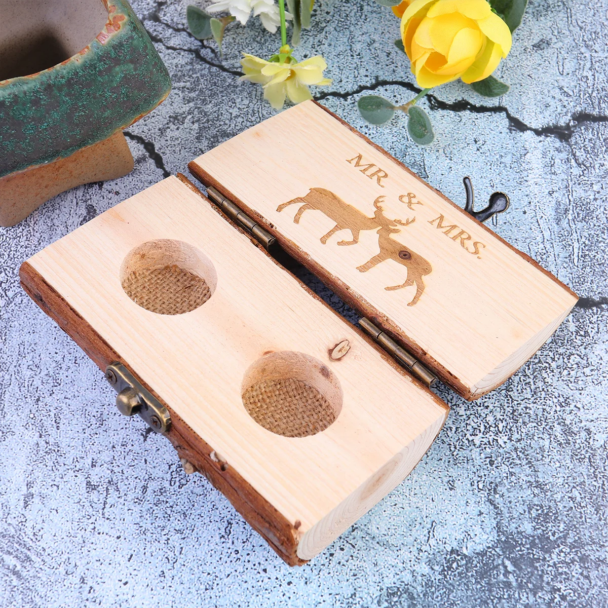 

Wooden Ring Box Smooth Elegant Romantic Design Suitable for Wedding Engagement Portable Creative Jewelry Container to Store