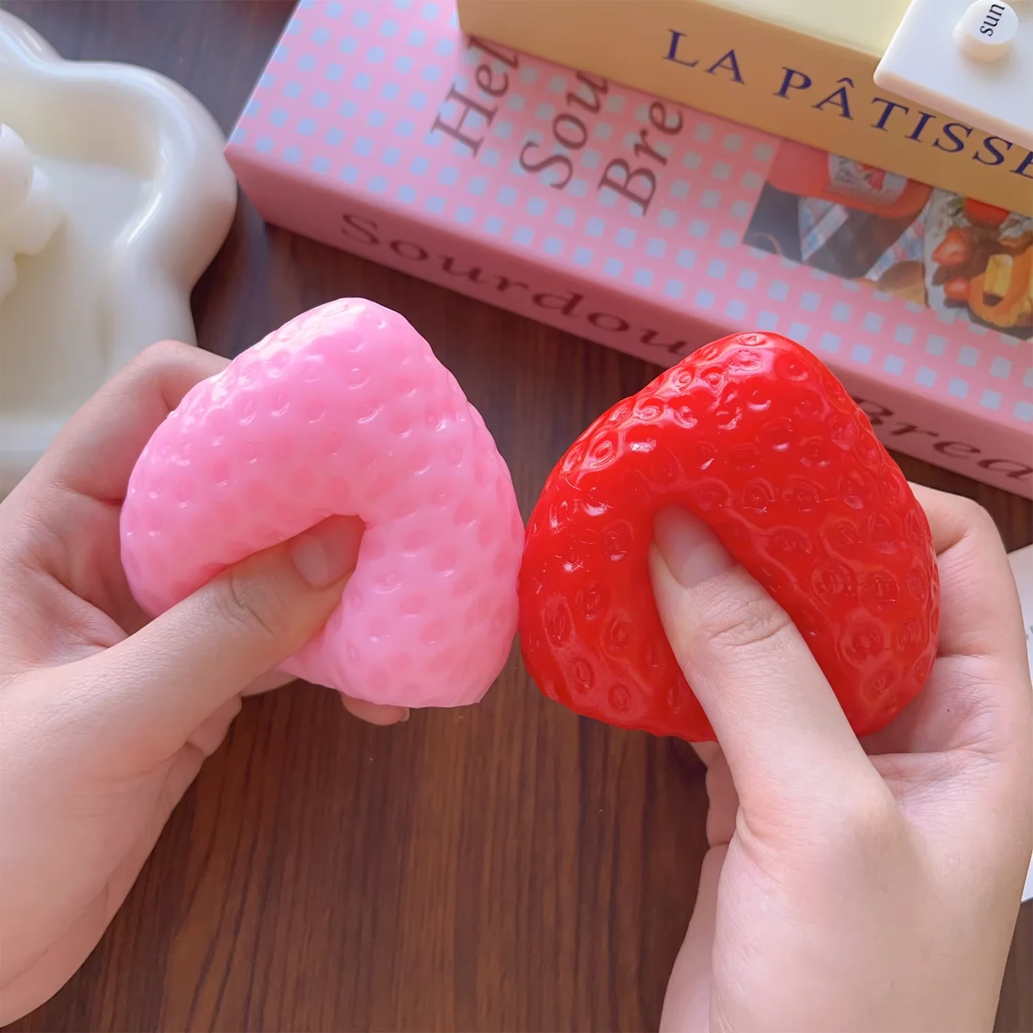 น่ารักสตรอเบอร์รี่บีบของเล่นเด้งช้าความเครียดบรรเทาของเล่นสําหรับเด็กผู้ใหญ่สํานักงานและพรรคโปรดปรานซิลิโคนบีบของเล่น