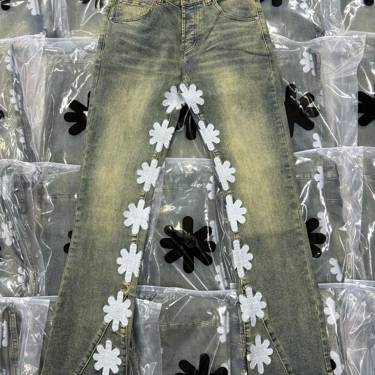 

LOSTSHDWS Dusk Classical Style sunflow-embroidered American high street patchwork washed slightly flared jeans