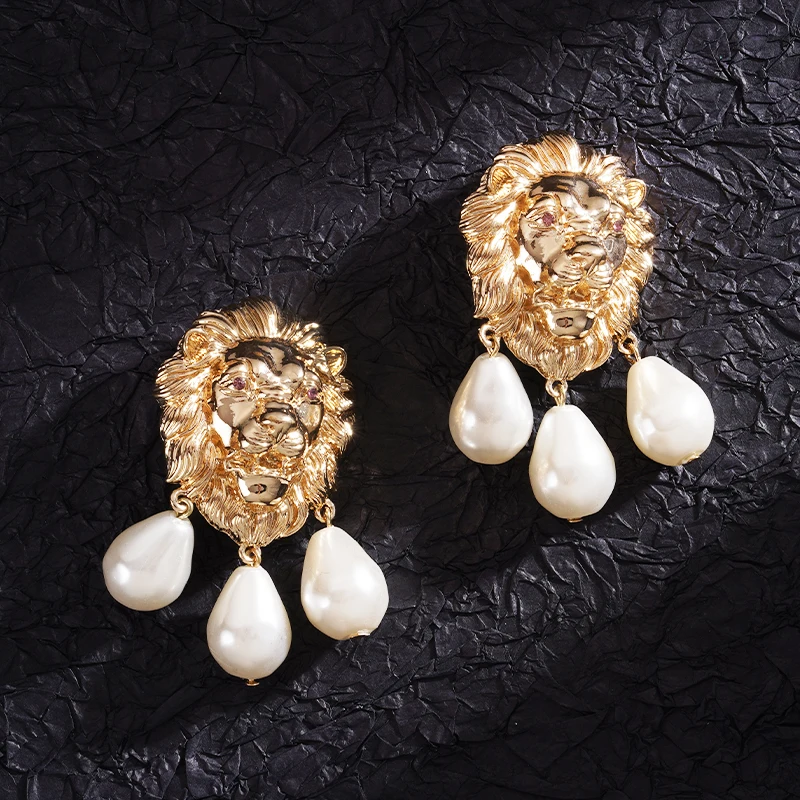 

European And American Baroque Metal Heavy Industry Lion Portrait Totem Pearl Tassel Ear Clip Style No Ear Hole Retro Dominance