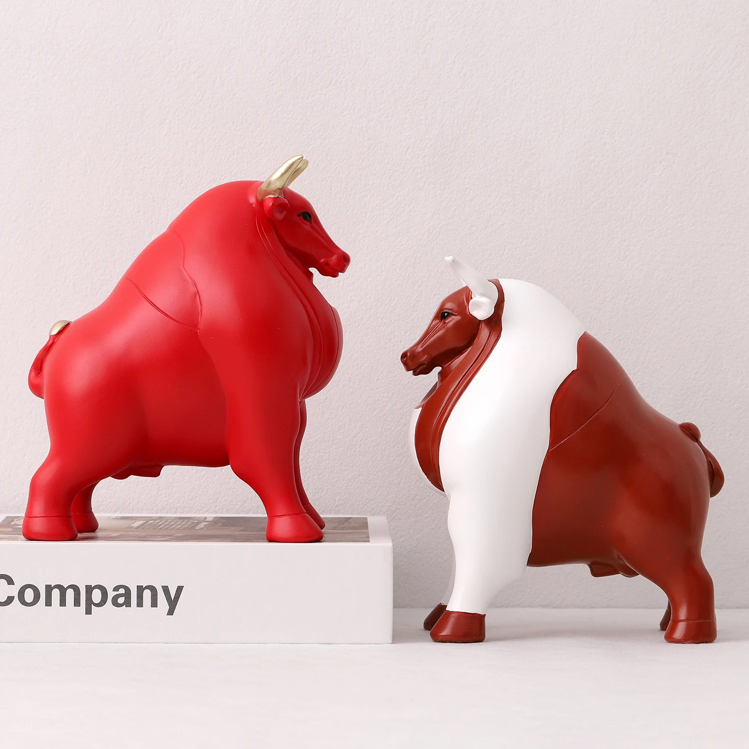 Creative Muscle Bull Statue Resin Wall Street Bull Sculpture Torero Figurine Bullfighter Home Decoration Desktop Animal Ornament