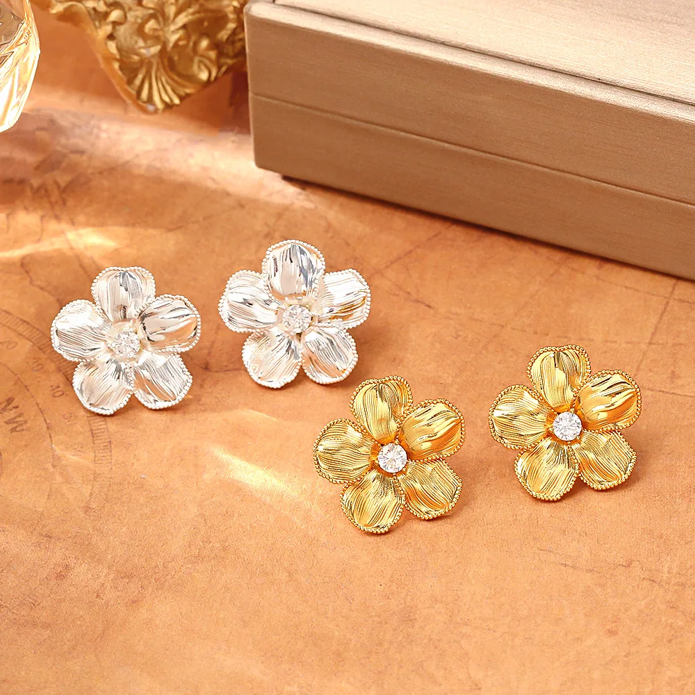 

Fashionable, exquisite, cool style, zircon flower earrings, high-end, versatile earrings, niche design, personalized earrings