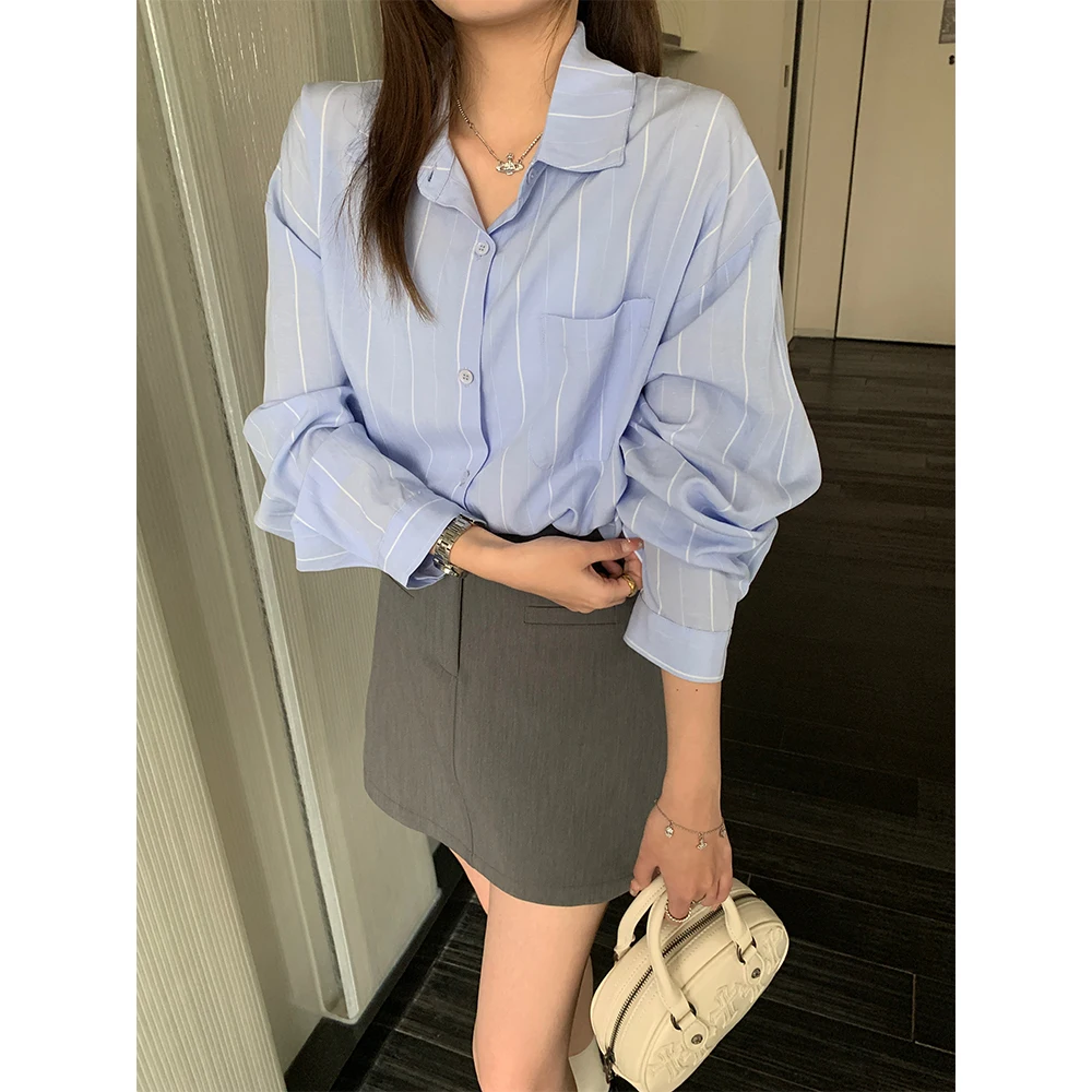 

Женская премиальная одежда: сине-белая рубашка в тонкую полоску с воротником-стойкой, длинный рукав, стандартная длина, свободный крой, для повседневной носки
