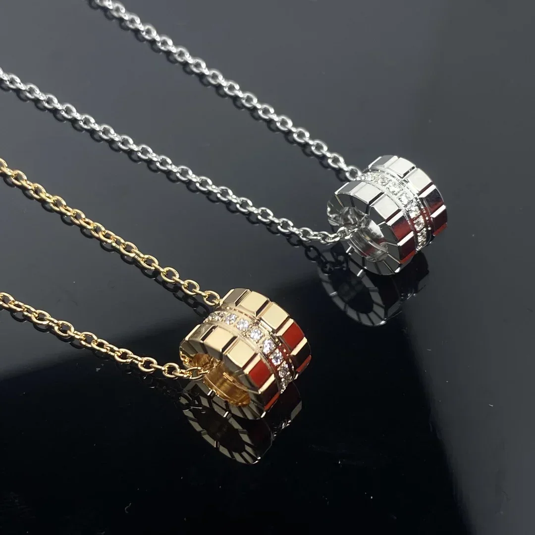 

Elevate Your Necklaces: Explore our Elegant Touch of Glamour
